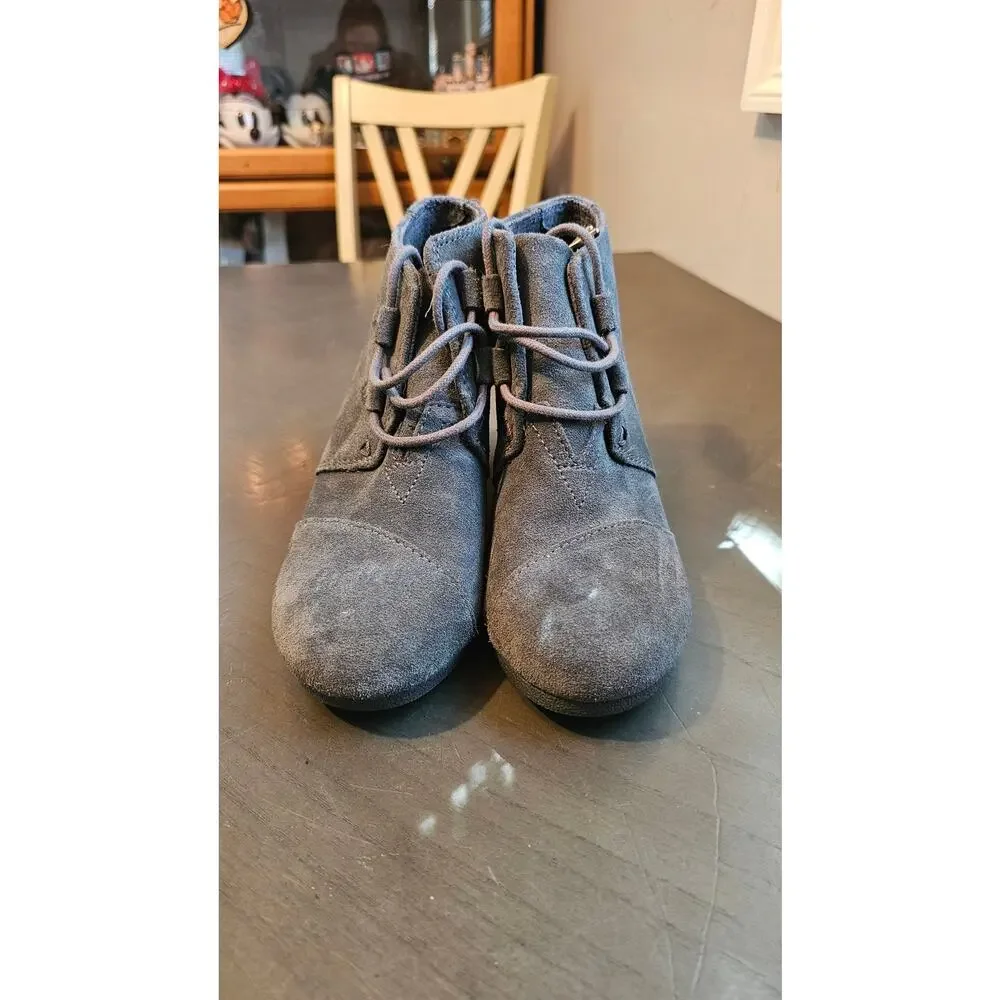 Gray Suade women's size‎ 6.5 Toms wedges